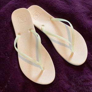 Reef Flip Flops NWOT